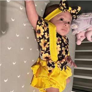 Patpat Honeybee stylish baby outfit, two pieces with bow